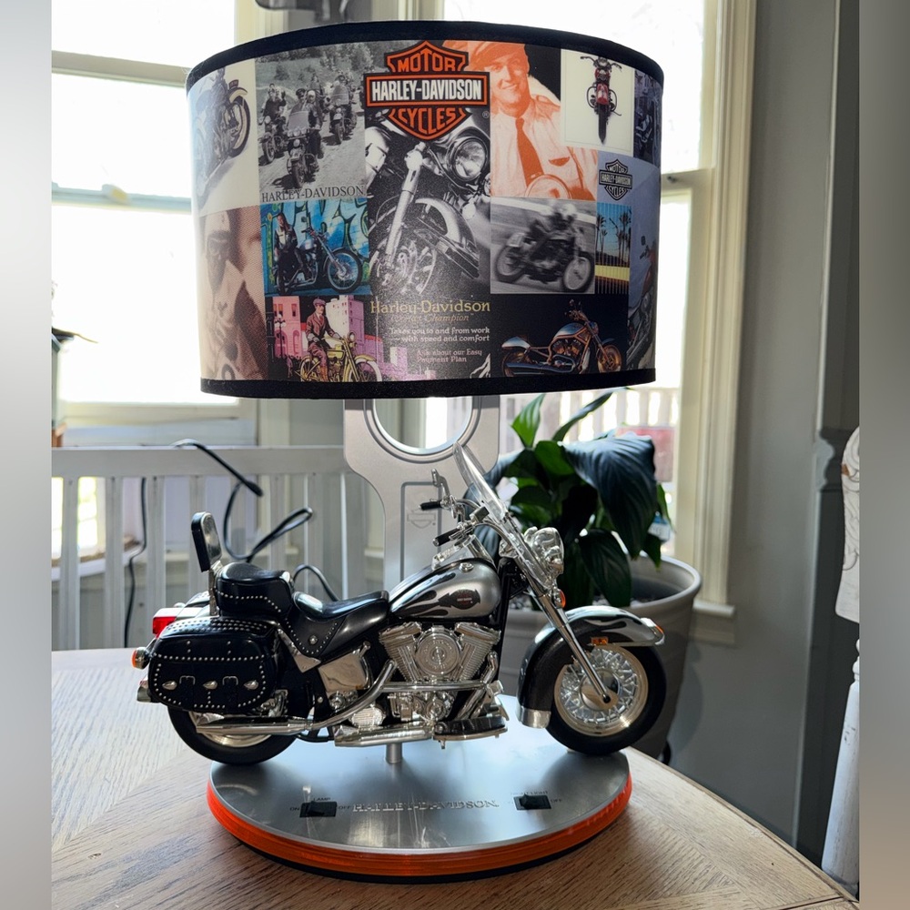 Collectible 2004 Harley-Davidson Heritage Softail motorcycle table lamp